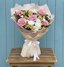 Букет цветов из:  Гвоздики, Орхидеи и Розы в Жилёво