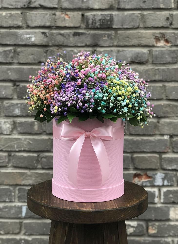Цветочная композиция из Гипсофила и Розы в шляпной коробке в Жилёво