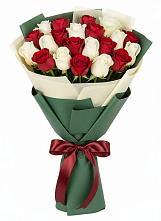 Букет Микс из красных и белых роз в Жилёво