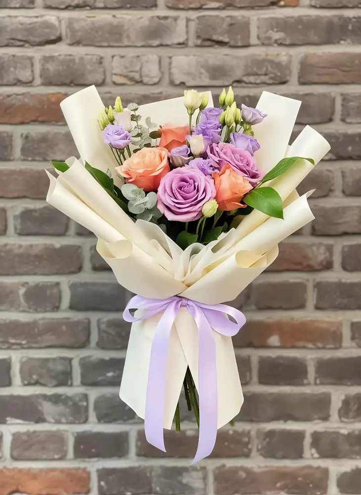 Букет цветов из: Лизиантусы и Розы в Жилёво