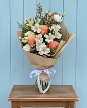 Букет цветов из:  Альстромерии, Лизиантусы, Розы и Хризантемы в Жилёво