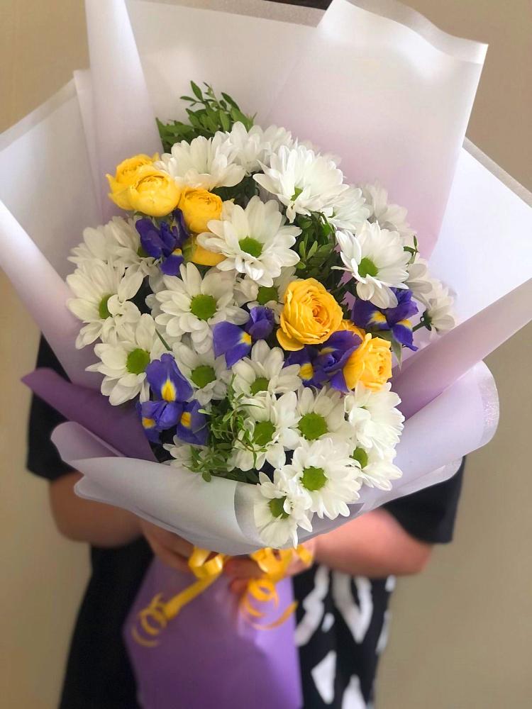 Букет цветов из: Ирисы, Хризантемы и Розы в Жилёво