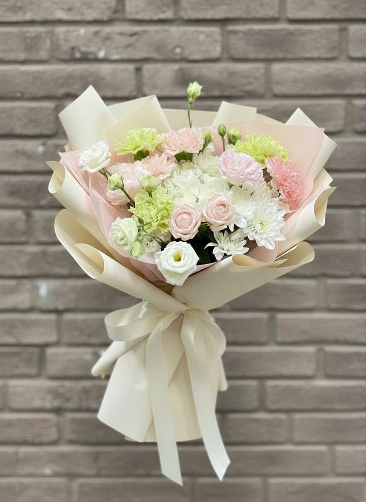 Букет цветов из: Гвоздики, Розы, Лизиантусы и Хризантемы в Жилёво