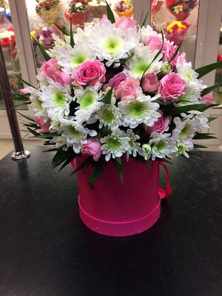 Цветочная композиция из Розы и Хризантемы в шляпной коробке в Жилёво