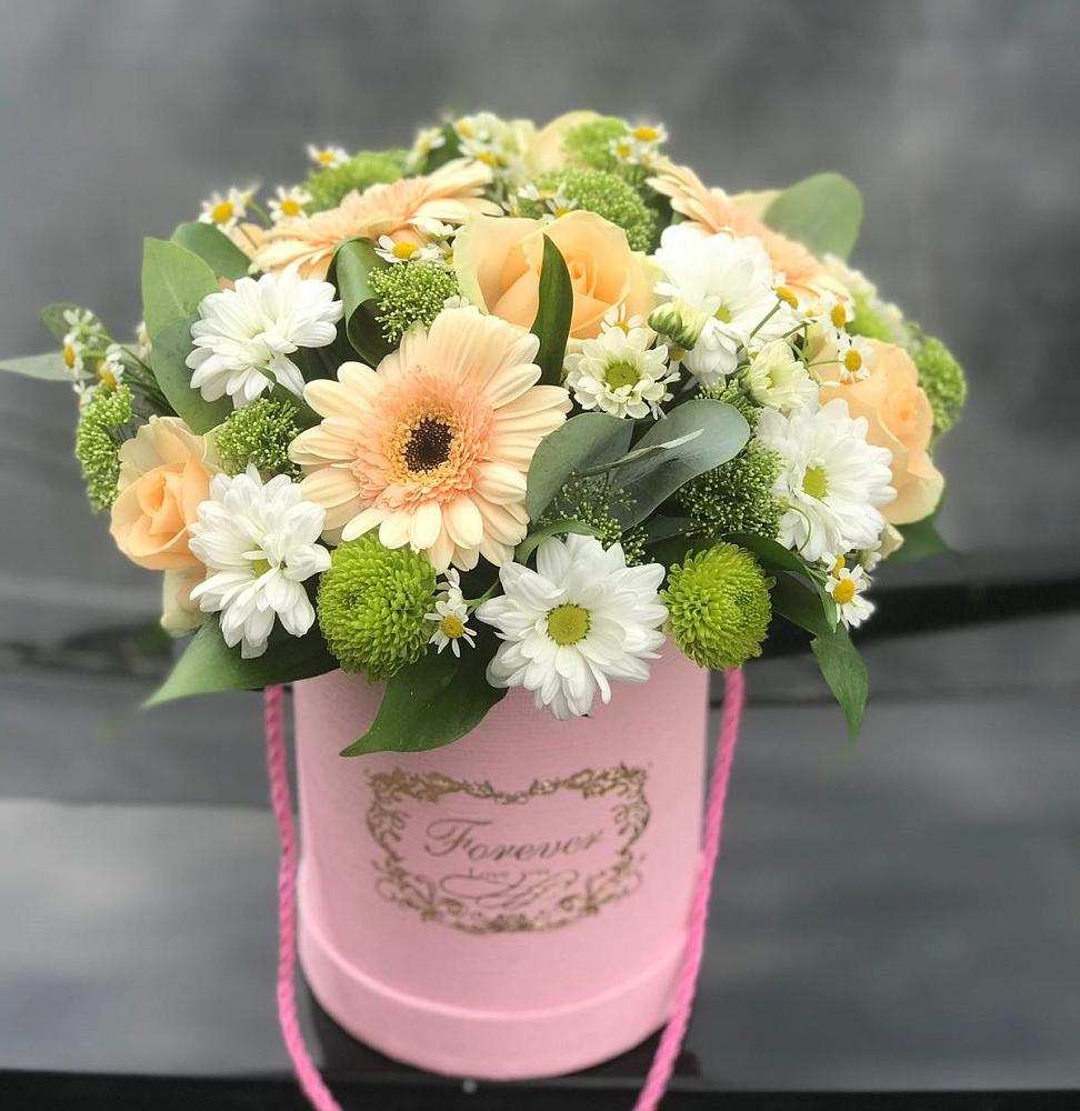 Цветочная композиция из Розы, Герберы и Хризантемы в шляпной коробке в Жилёво