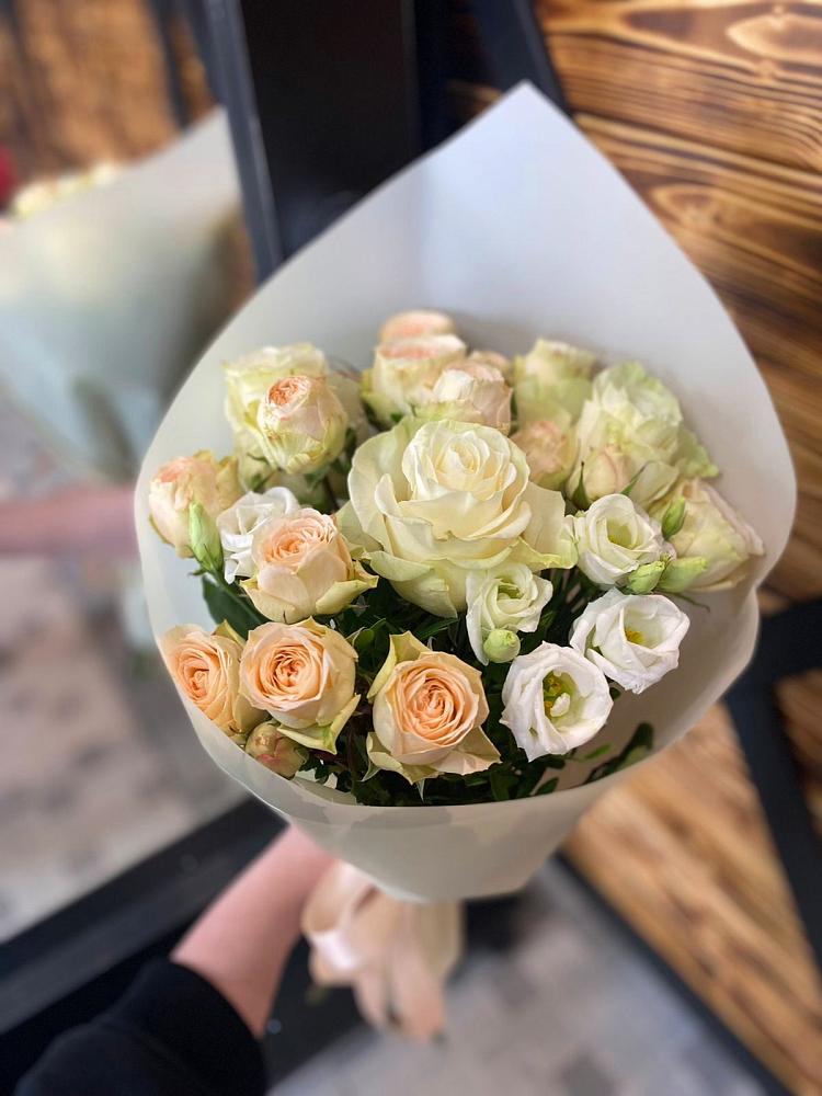 Букет цветов из: Розы и Лизиантусы в Жилёво